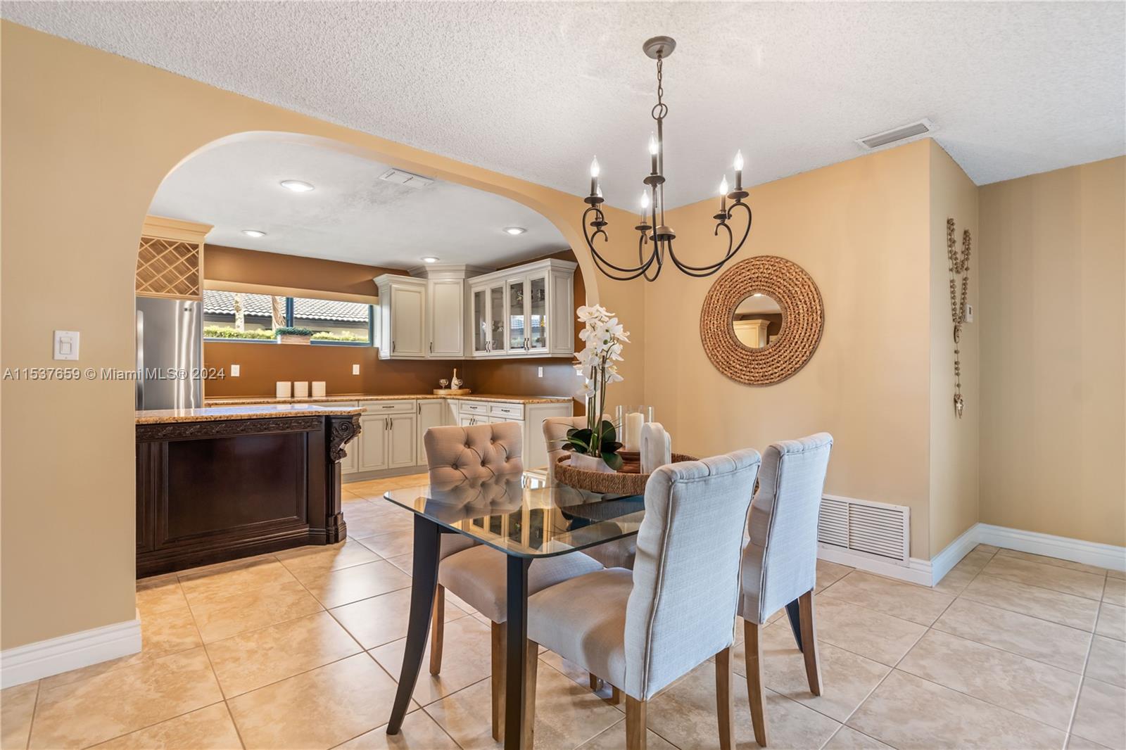 Picture of 7400 Sabal Dr, Miami Lakes FL 33014