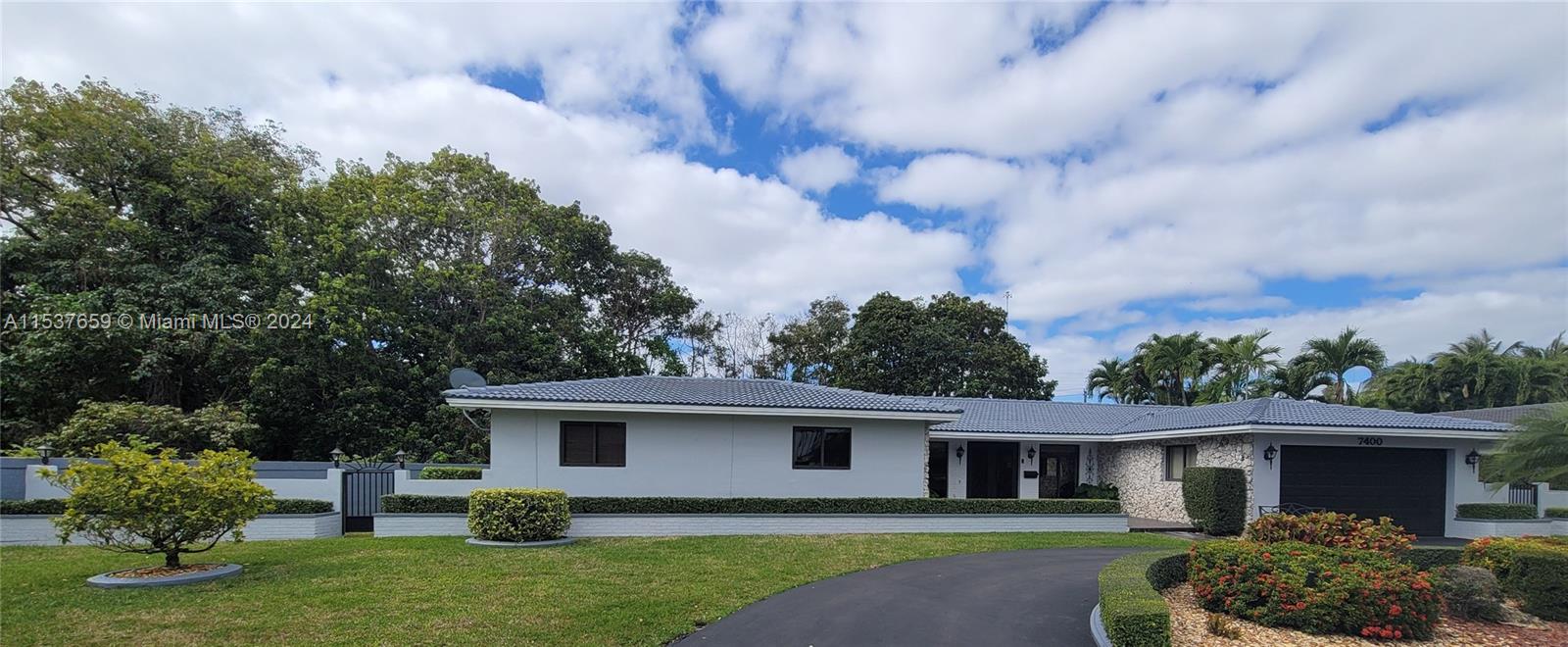 Picture of 7400 Sabal Dr, Miami Lakes FL 33014