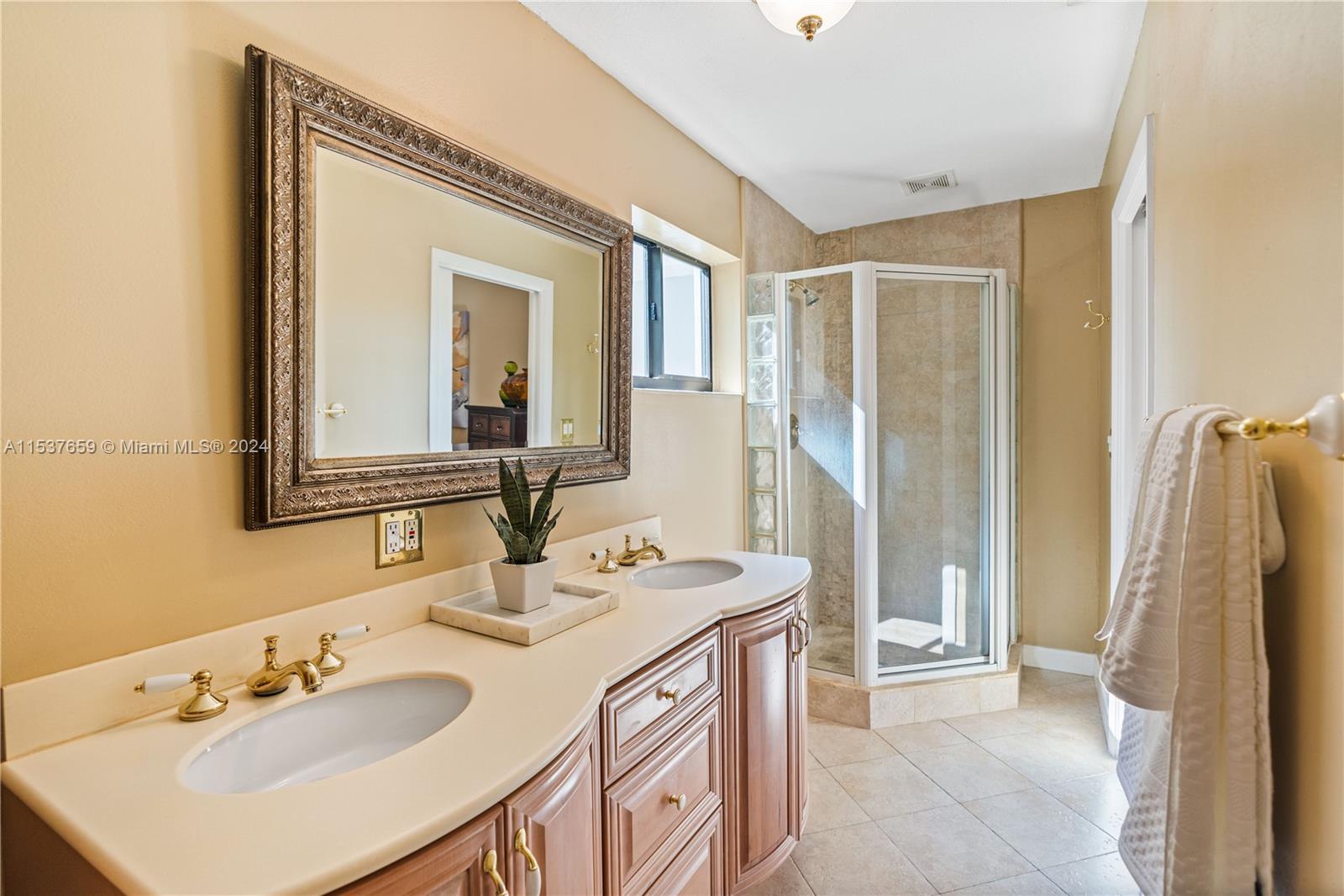 Picture of 7400 Sabal Dr, Miami Lakes FL 33014