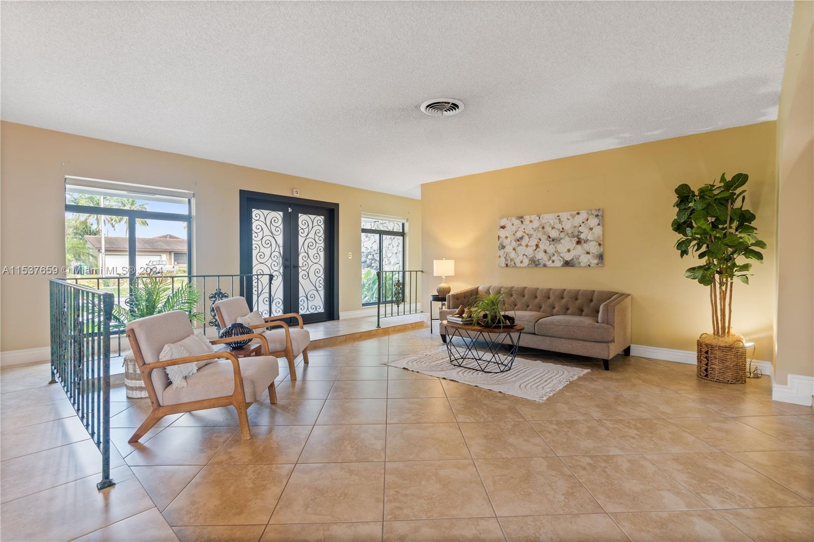 Picture of 7400 Sabal Dr, Miami Lakes FL 33014