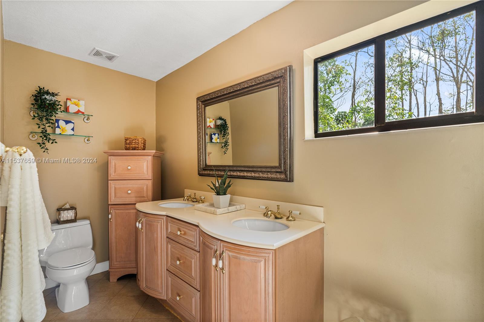 Picture of 7400 Sabal Dr, Miami Lakes FL 33014