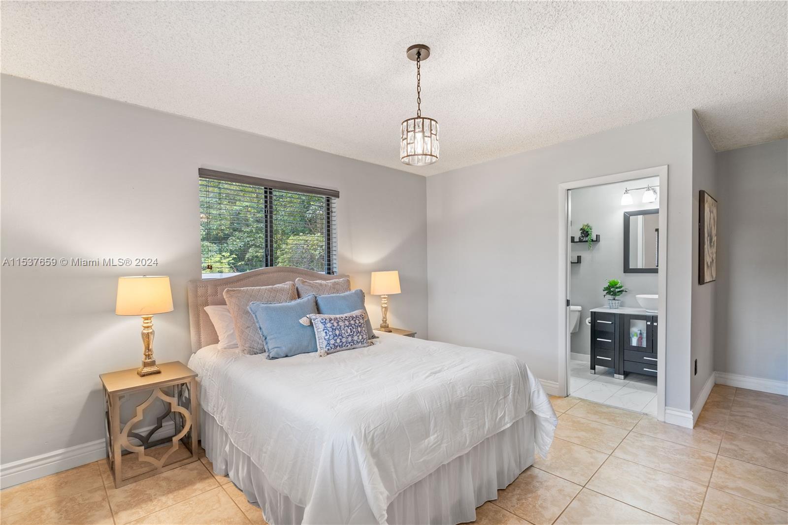 Picture of 7400 Sabal Dr, Miami Lakes FL 33014