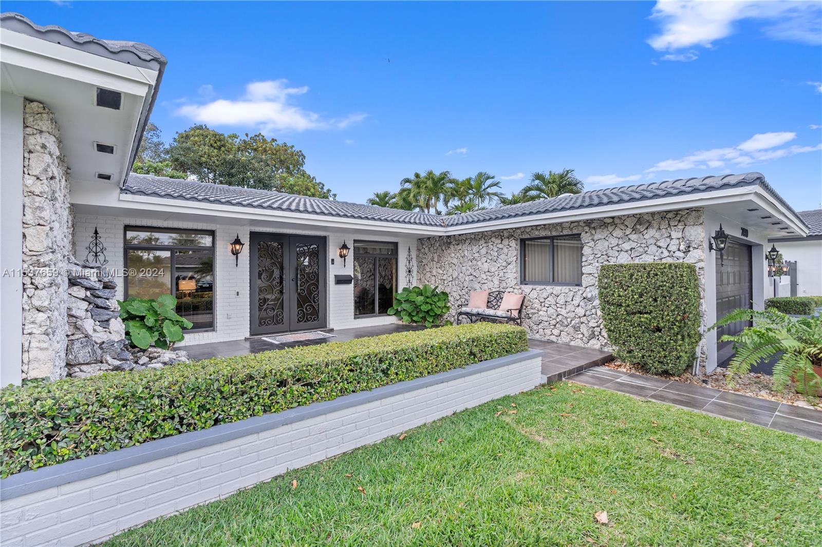 Picture of 7400 Sabal Dr, Miami Lakes FL 33014