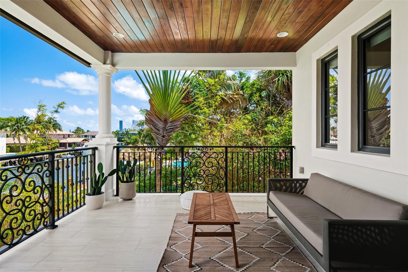 Picture of 631 Hibiscus Dr, Hallandale Beach FL 33009