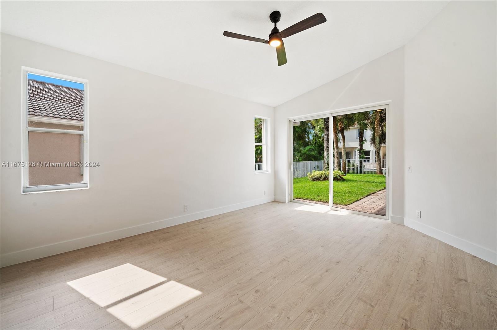 Picture of 1807 Victoria Pointe Cir, Weston FL 33327