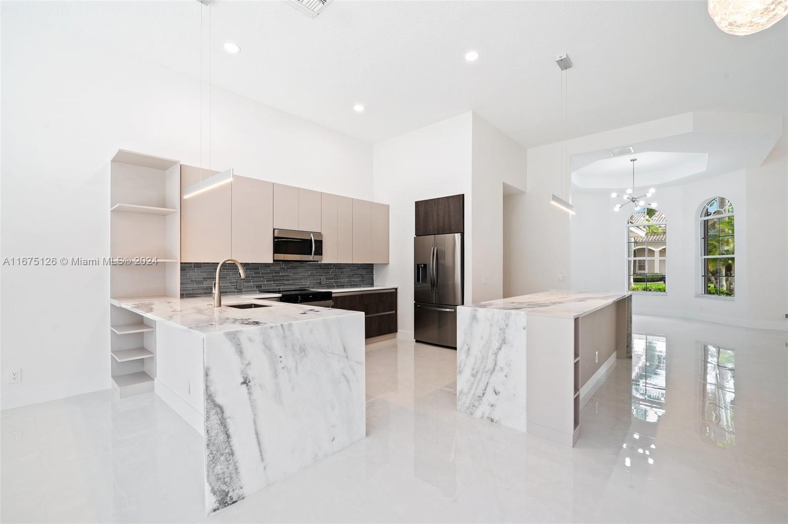 Picture of 1807 Victoria Pointe Cir, Weston FL 33327