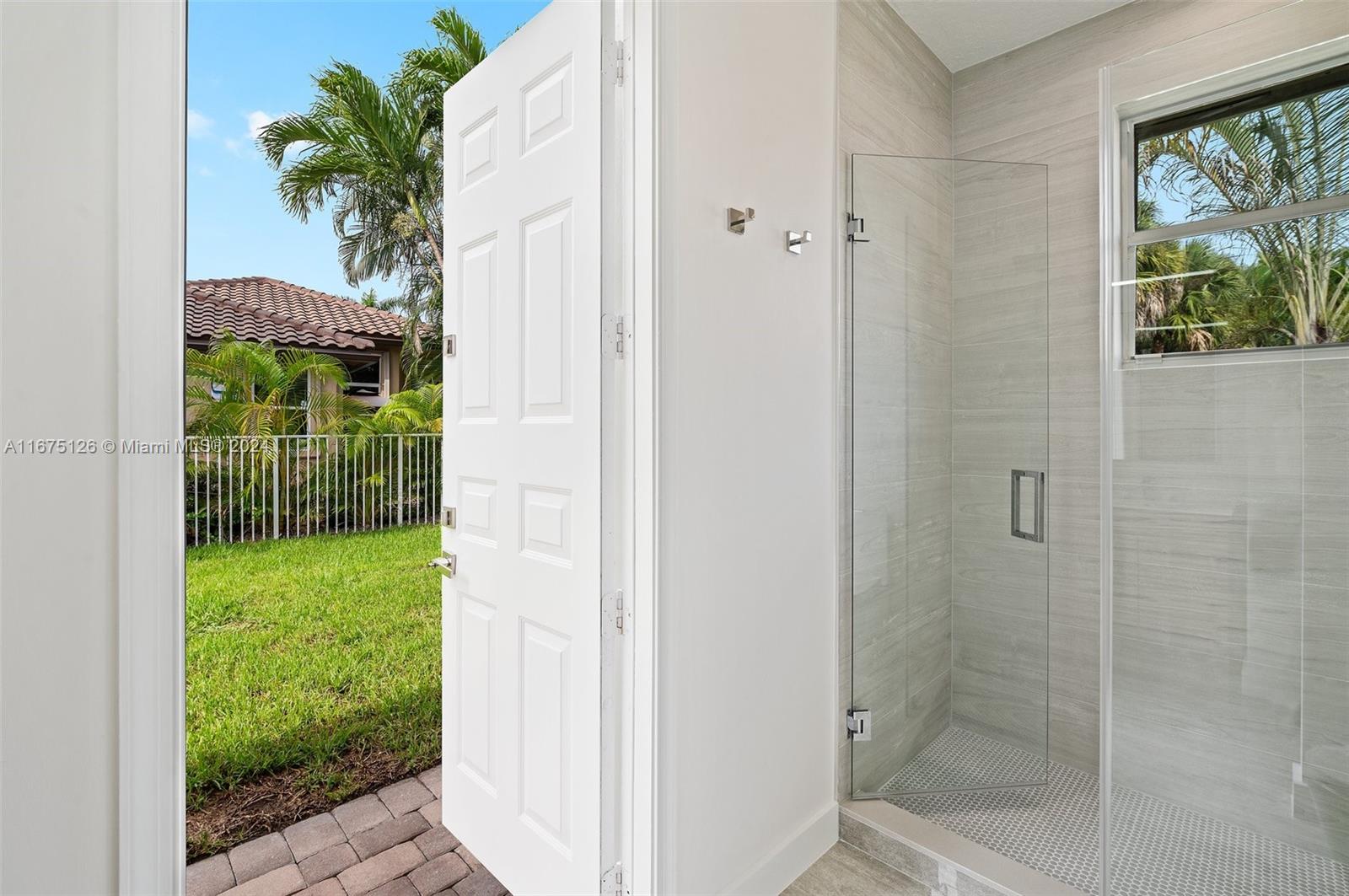 Picture of 1807 Victoria Pointe Cir, Weston FL 33327
