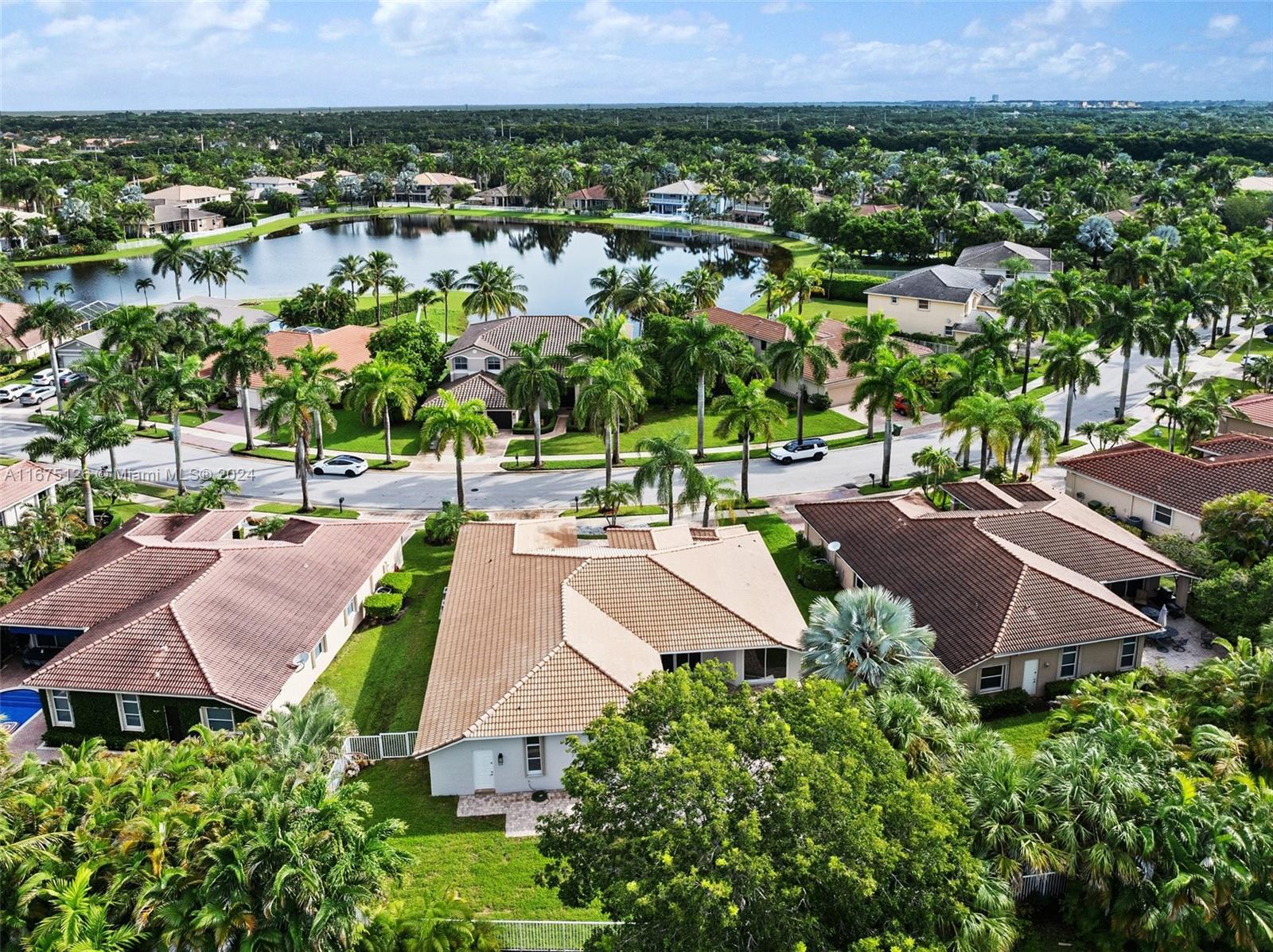 Picture of 1807 Victoria Pointe Cir, Weston FL 33327