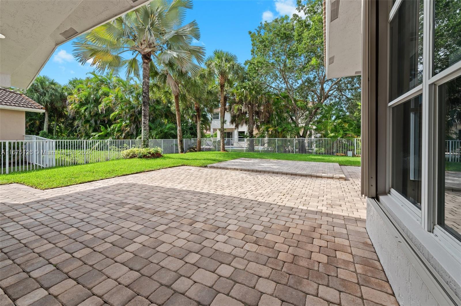 Picture of 1807 Victoria Pointe Cir, Weston FL 33327