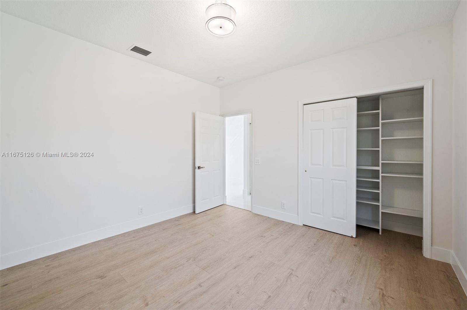 Picture of 1807 Victoria Pointe Cir, Weston FL 33327