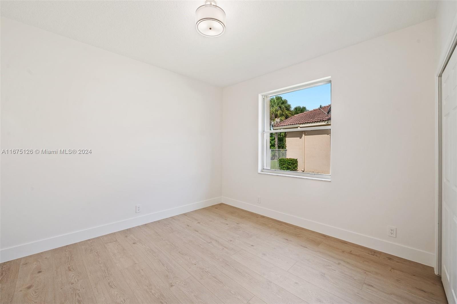 Picture of 1807 Victoria Pointe Cir, Weston FL 33327