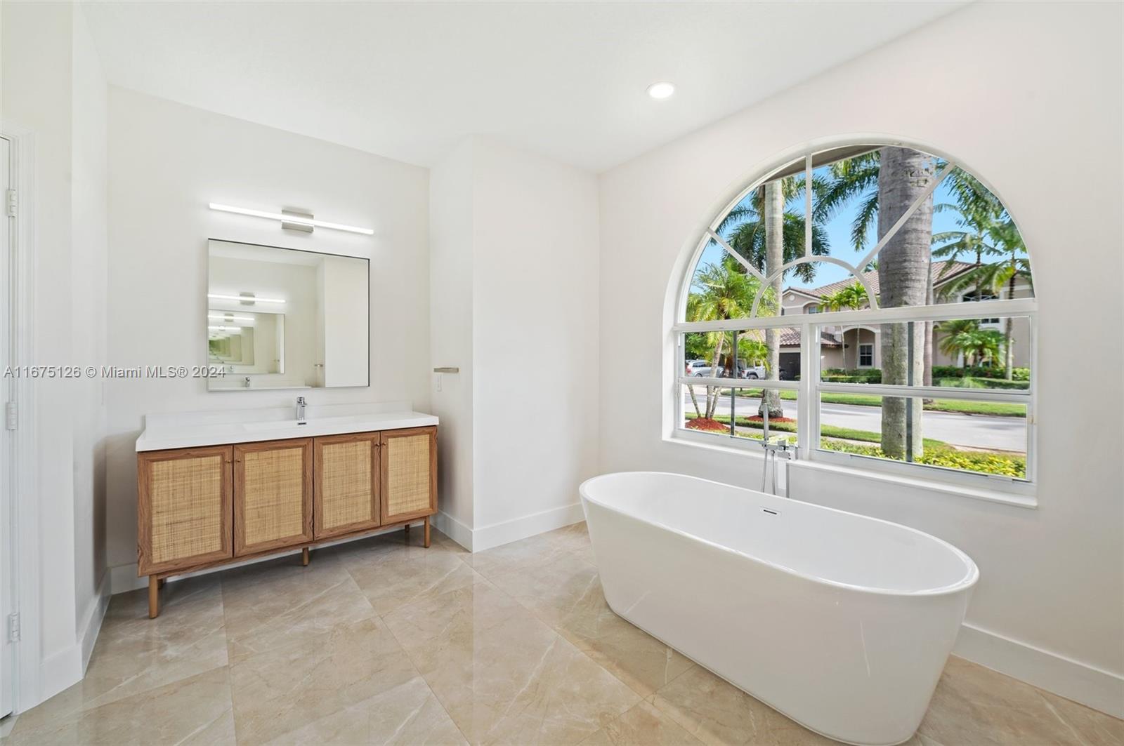 Picture of 1807 Victoria Pointe Cir, Weston FL 33327