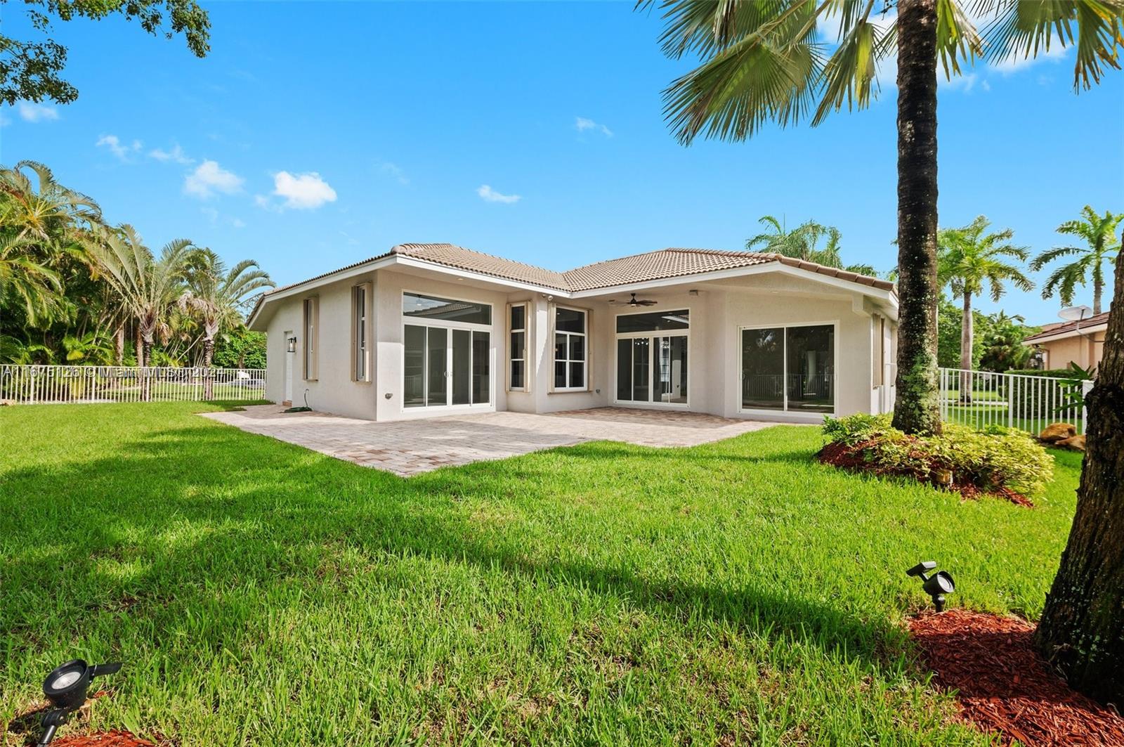 Picture of 1807 Victoria Pointe Cir, Weston FL 33327
