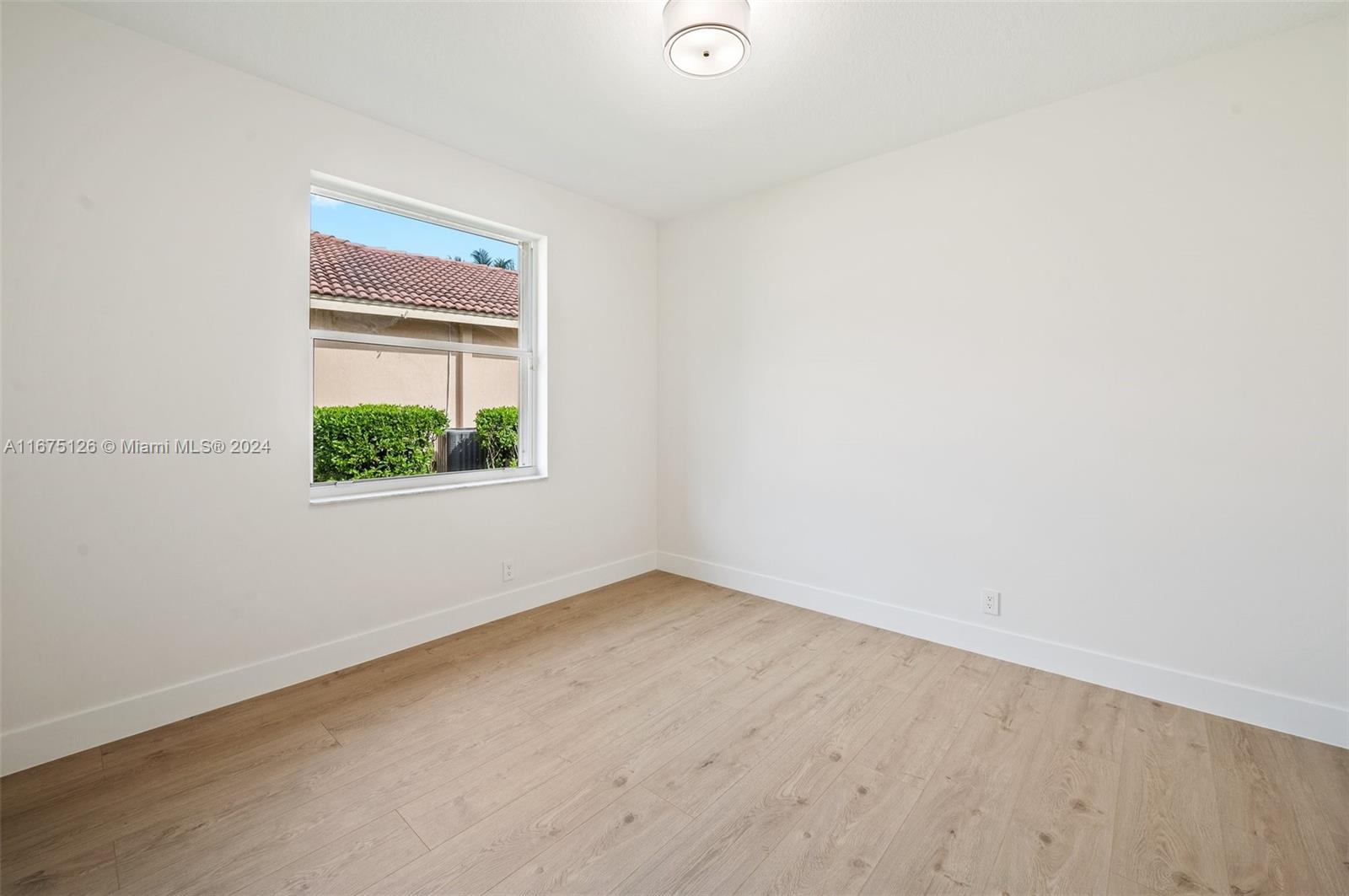 Picture of 1807 Victoria Pointe Cir, Weston FL 33327